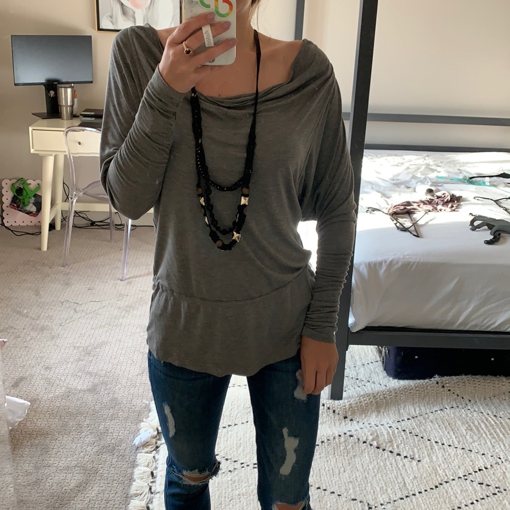 BCBG gray scoop neck top with necklace